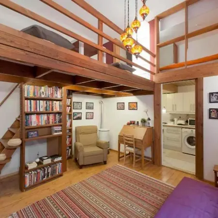 Secluded Mezzanine Near Astoria بودابست