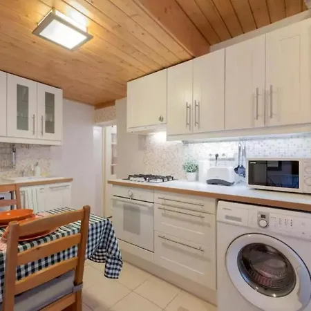 Apartamento Secluded Mezzanine Near Astoria