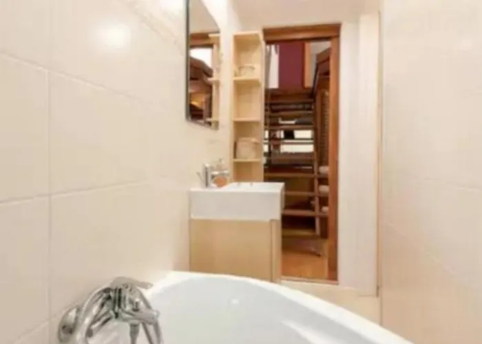 Secluded Mezzanine Near Astoria Appartamento Budapest