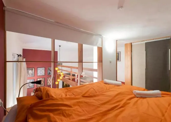 Secluded Mezzanine Near Astoria *