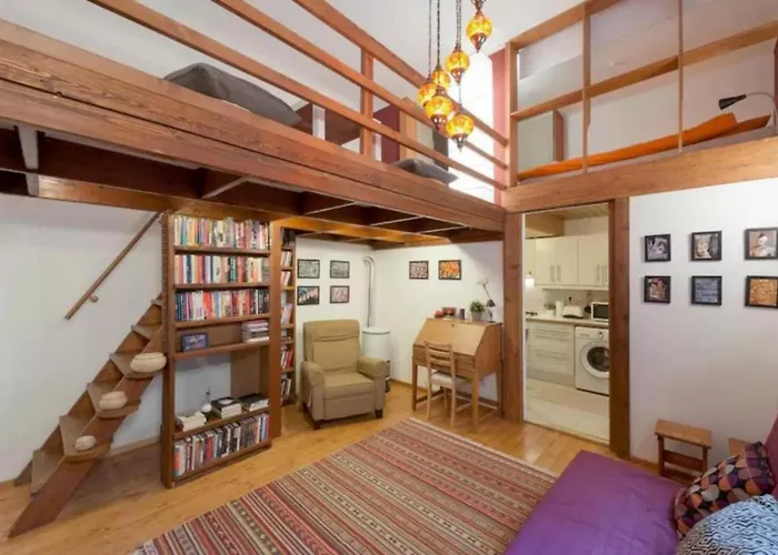 Secluded Mezzanine Near Astoria Budapest